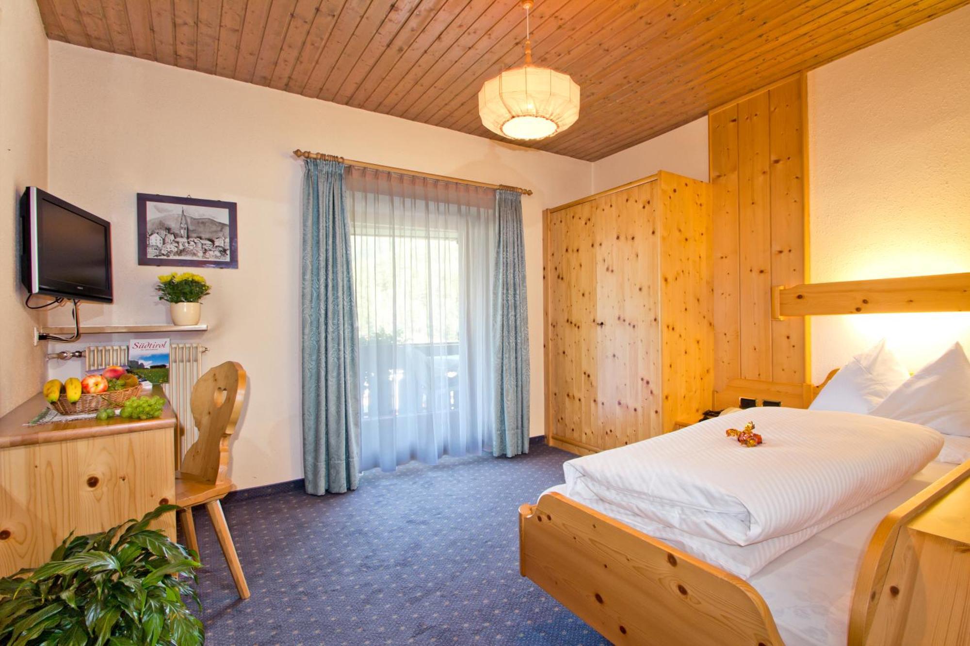 Hotel B&B Gasthof Zur Linde Rio di Pusteria Habitación foto