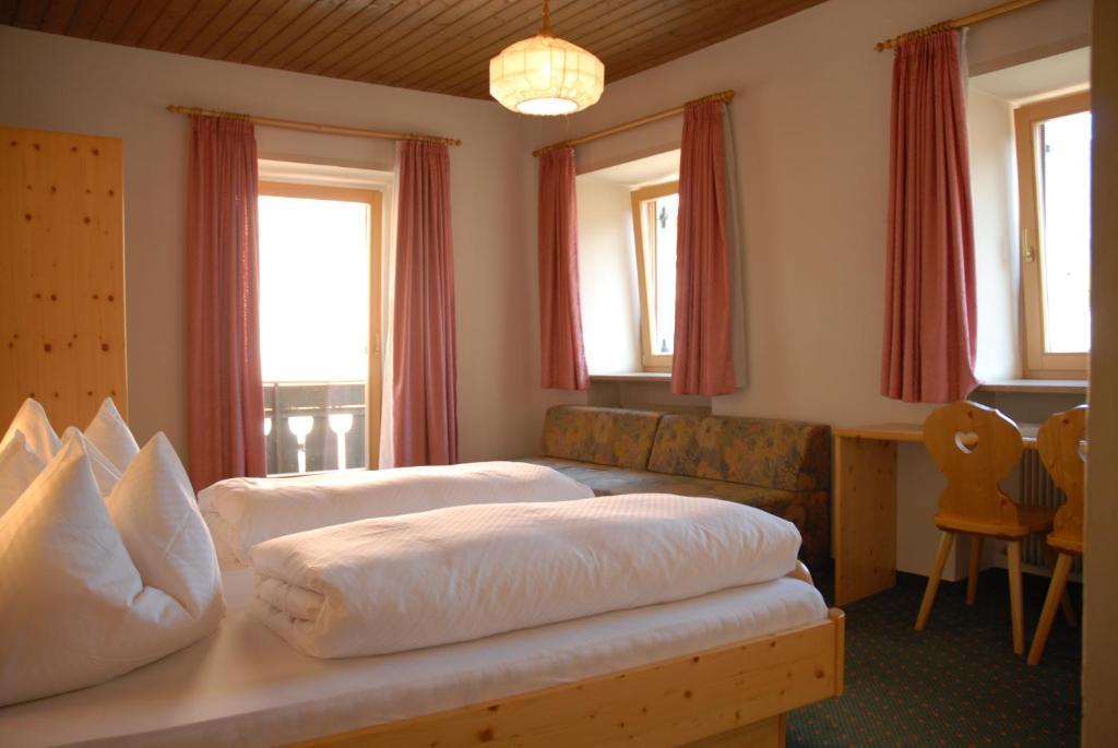 Hotel B&B Gasthof Zur Linde Rio di Pusteria Habitación foto