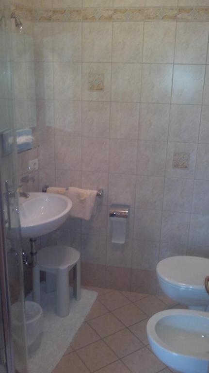 Hotel B&B Gasthof Zur Linde Rio di Pusteria Habitación foto