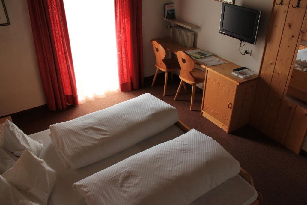 Hotel B&B Gasthof Zur Linde Rio di Pusteria Habitación foto